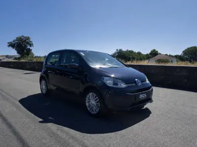 Volkswagen Up! 2016 - 7990 EUR, 97000 km - AUTO.MOTO.pt - 97000km - foto 1 de 28