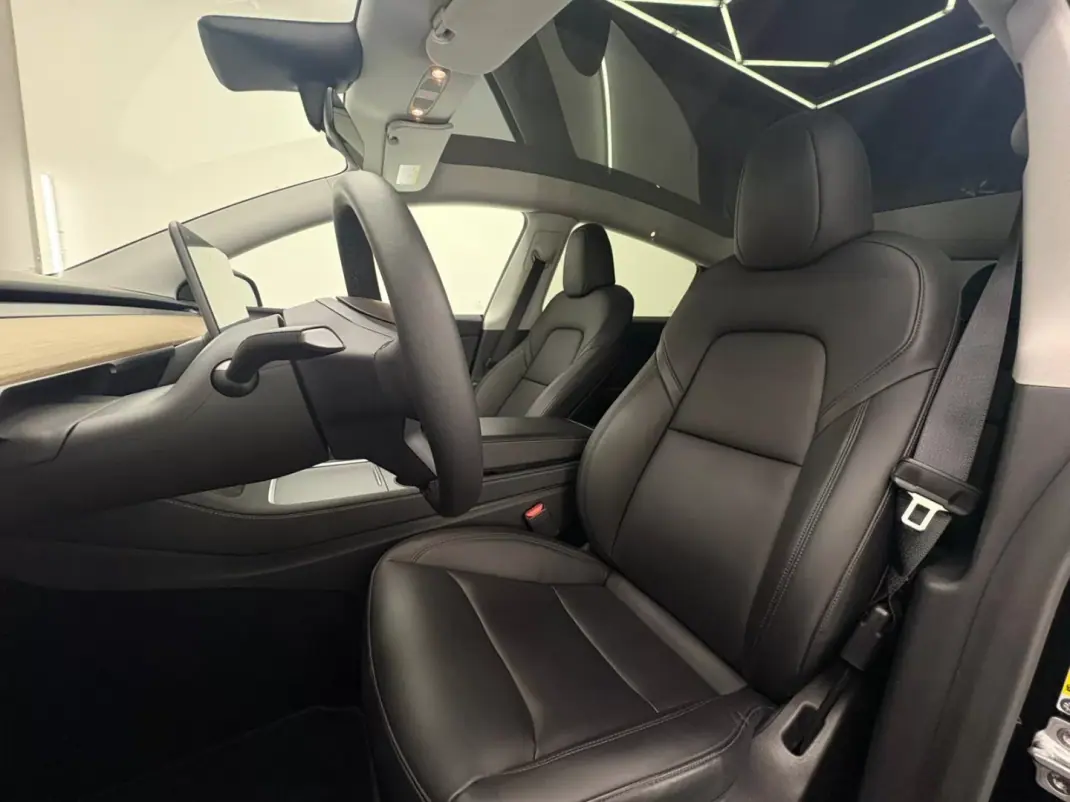 Tesla Model Y 2022 - 32500 EUR, 166000 km - 166000km - foto 18 de 21