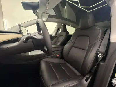 Tesla Model Y 2022 - 32500 EUR, 166000 km - 166000km - foto 18 de 21