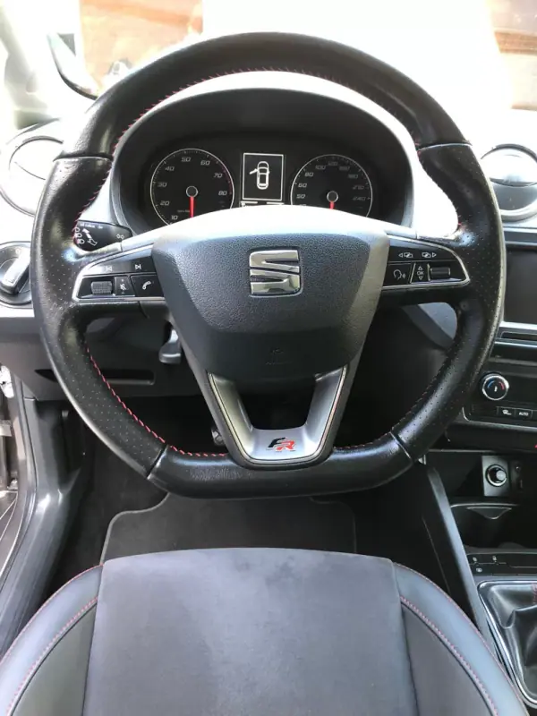 SEAT Ibiza 2016 - 10750 EUR, 142000 km - AUTO.MOTO.pt - 142000km - foto 13 de 33