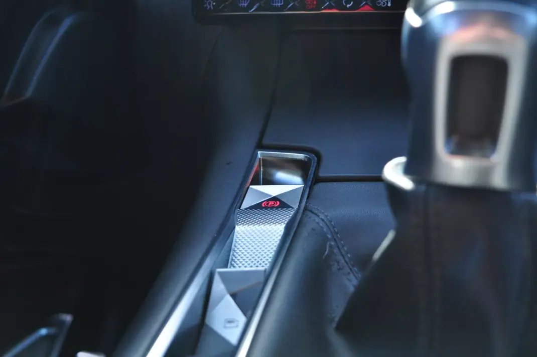 DS DS7 Crossback 2018 - 18450 EUR, 144000 km - AUTO.MOTO.pt - 144000km - foto 23 de 27