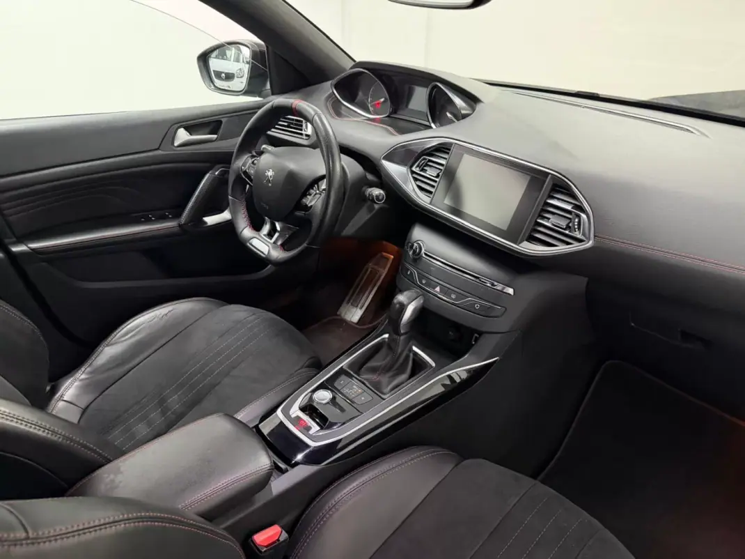 Peugeot 308 SW 2015 - 9990 EUR, 166000 km - AUTO.MOTO.pt - 166000km - foto 6 de 21