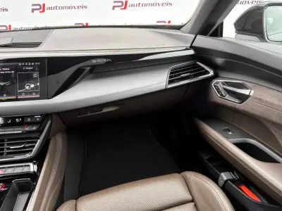 Audi e-tron GT 2022 - 58500 EUR, 86000 km - AUTO.MOTO.pt - 86000km - foto 21 de 36