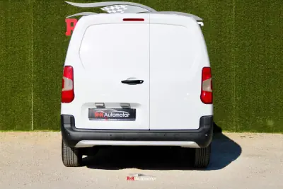 Peugeot Partner 1.5 BlueHDI Pro Longa 3L 2021 - 14750 EUR, 113000 km - AUTO.MOTO.pt - 113000km - foto 6 de 22