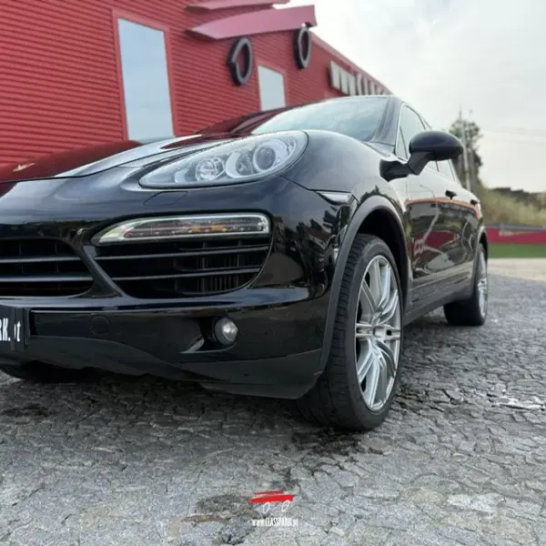 Porsche Cayenne 2012 - 29500 EUR, 211000 km - AUTO.MOTO.pt - 211000km - foto 2 de 22