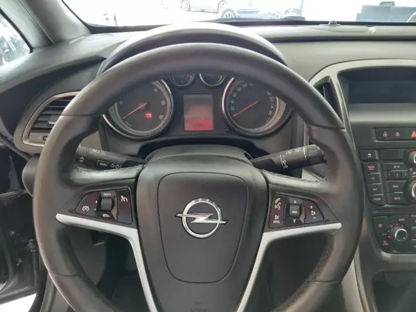Opel Astra 2010 - 6900 EUR, 212000 km - AUTO.MOTO.pt - 212000km - foto 11 de 20