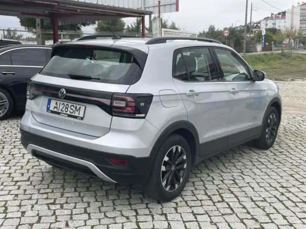 Volkswagen T-Cross 2021 - 17950 EUR, 62537 km - AUTO.MOTO.pt - 62537km - foto 5 de 10