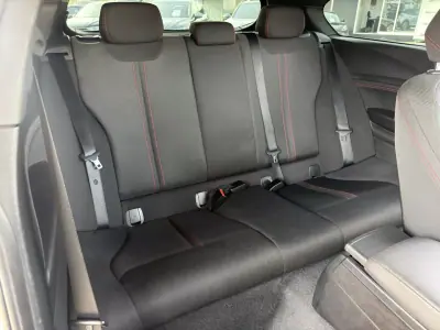 BMW 114 2015 - 11500 EUR, 241000 km - AUTO.MOTO.pt - 241000km - foto 16 de 20