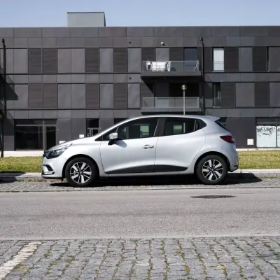 Renault Clio 2018 - 12900 EUR, 89758 km - 89758km - foto 2 de 23