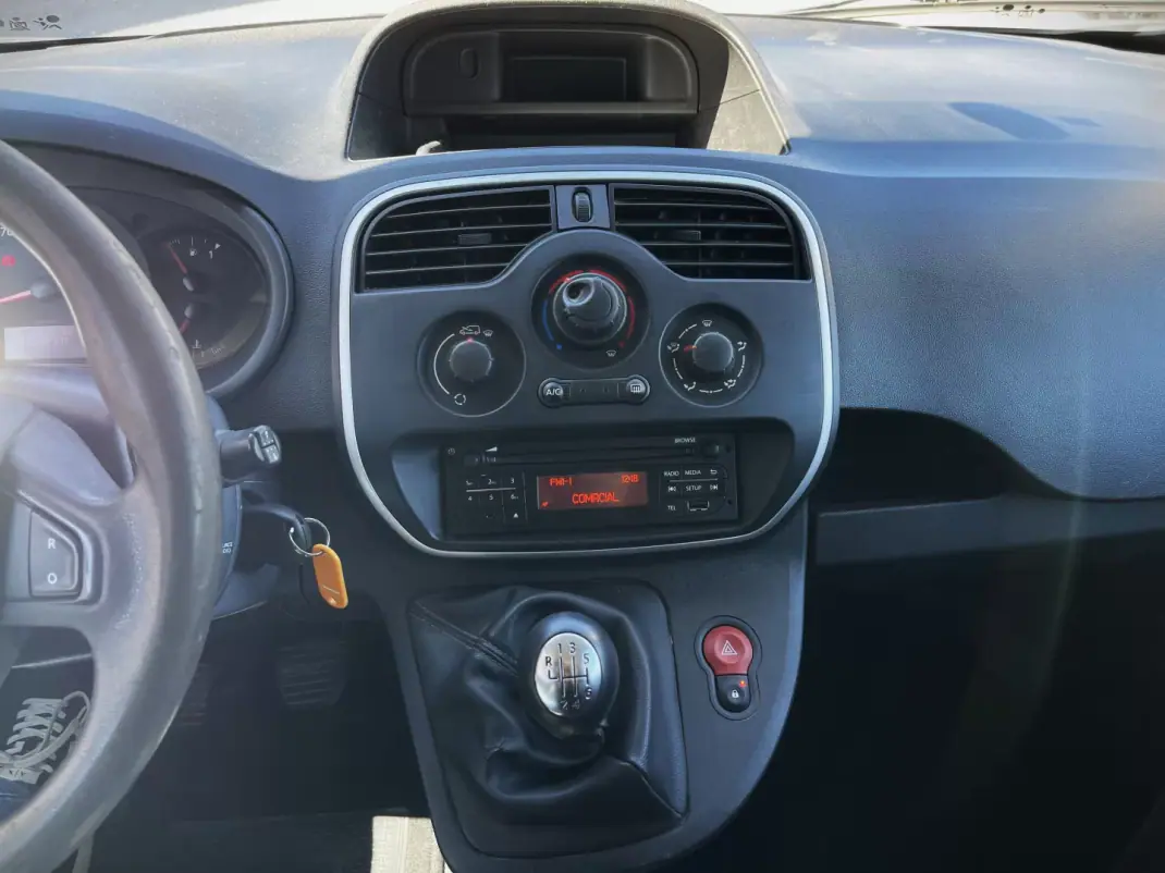 Renault Kangoo 1.5 DCi Business 2020 - 13490 EUR, 142280 km - AUTO.MOTO.pt - 142280km - foto 12 de 17