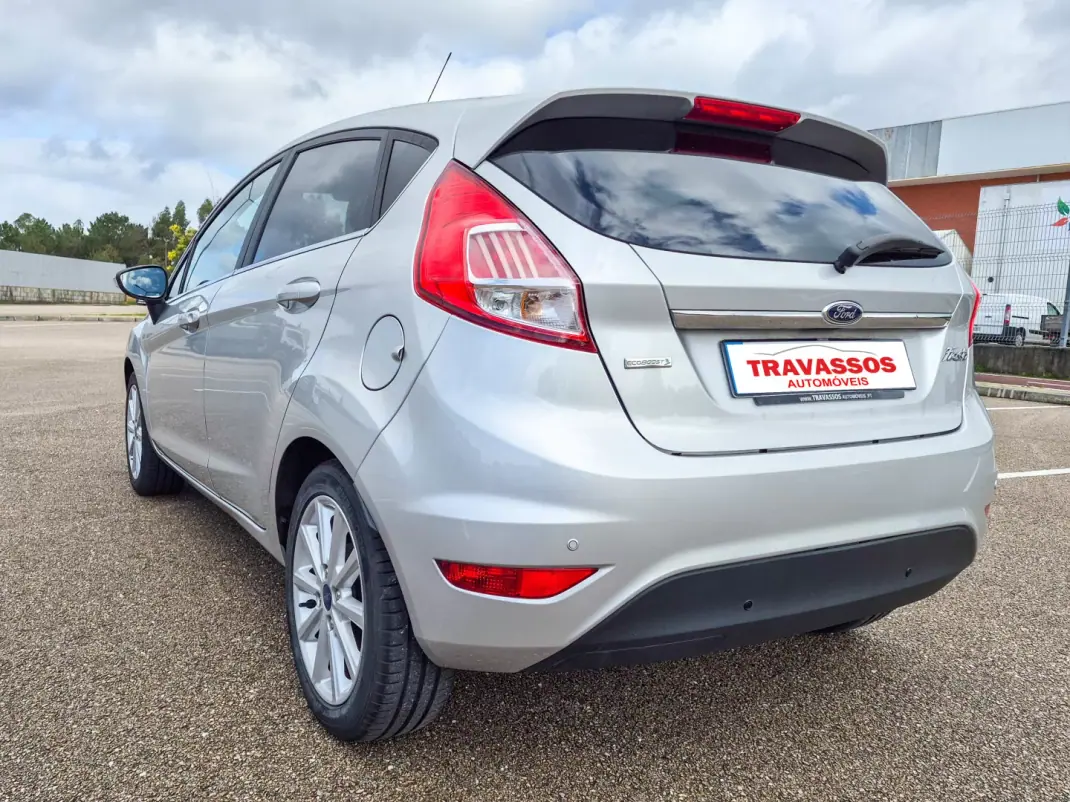 Ford Fiesta 2016 - 9800 EUR, 81688 km - AUTO.MOTO.pt - 81688km - foto 2 de 7
