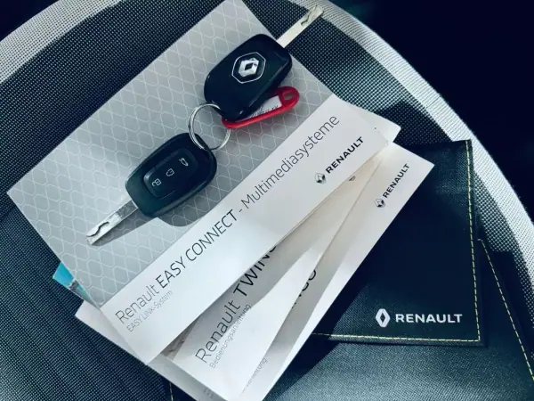 Renault Twingo 2020 - 12990 EUR, 73071 km - AUTO.MOTO.pt - 73071km - foto 28 de 28