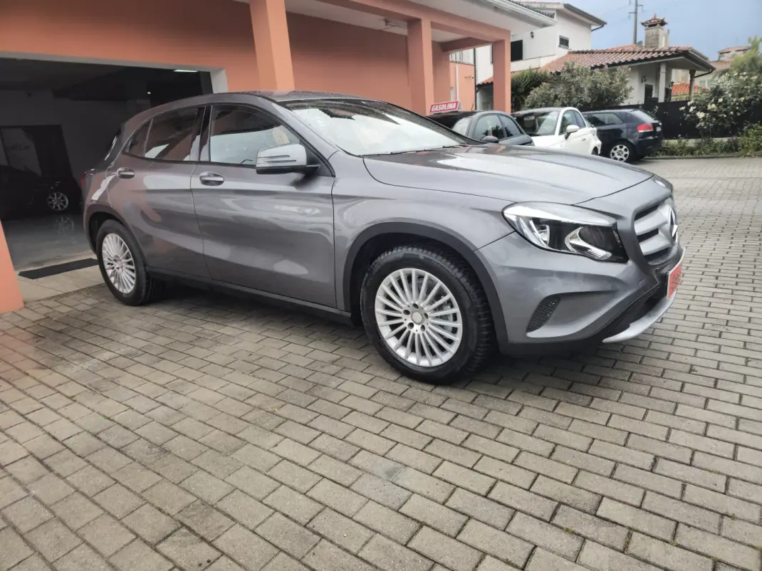 Mercedes-Benz GLA 180 2016 - 16990 EUR, 142000 km - AUTO.MOTO.pt - 142000km - foto 1 de 13