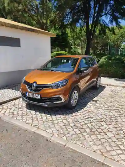Renault Captur 2017 - 9400 EUR, 103000 km - AUTO.MOTO.pt - 103000km - foto 5 de 13