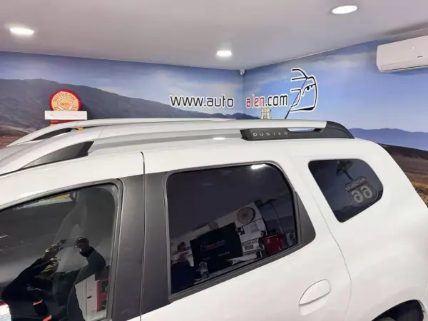 Dacia Duster 2019 - 14500 EUR, 114000 km - AUTO.MOTO.pt - 114000km - foto 8 de 17