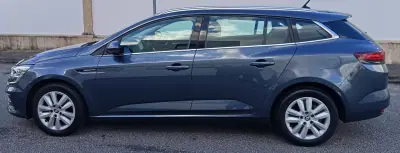 Renault Mégane 2022 - 14990 EUR, 112100 km - AUTO.MOTO.pt - 112100km - foto 6 de 17