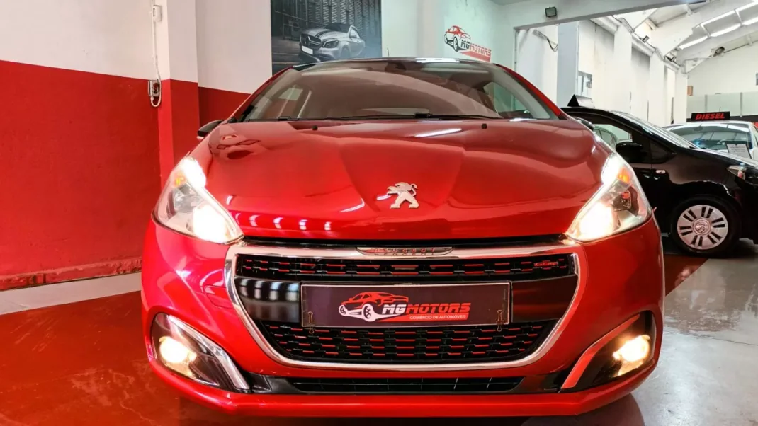 Peugeot 208 2015 - 11990 EUR, 110463 km - AUTO.MOTO.pt - 110463km - foto 21 de 71