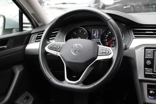 Volkswagen Passat 2021 - 21900 EUR, 22076 km - AUTO.MOTO.pt - 22076km - foto 11 de 44