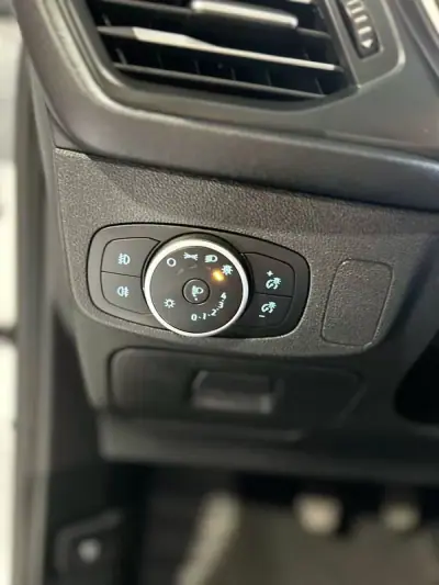 Ford Focus 2020 - 14250 EUR, 149280 km - AUTO.MOTO.pt - 149280km - foto 16 de 36
