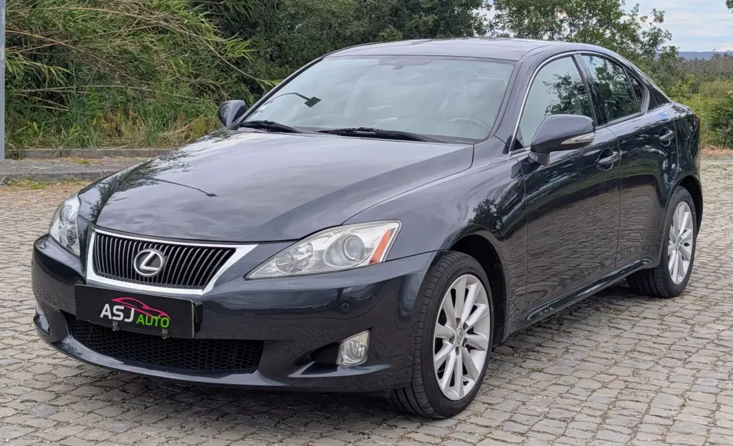 Lexus IS 220 2009 - 8500 EUR, 204441 km - AUTO.MOTO.pt - 204441km - foto 1 de 26