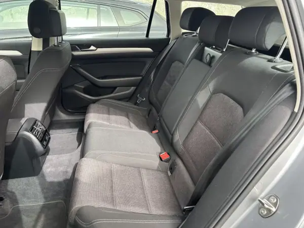 Volkswagen Passat Variant 2018 - 17900 EUR, 143500 km - AUTO.MOTO.pt - 143500km - foto 6 de 20