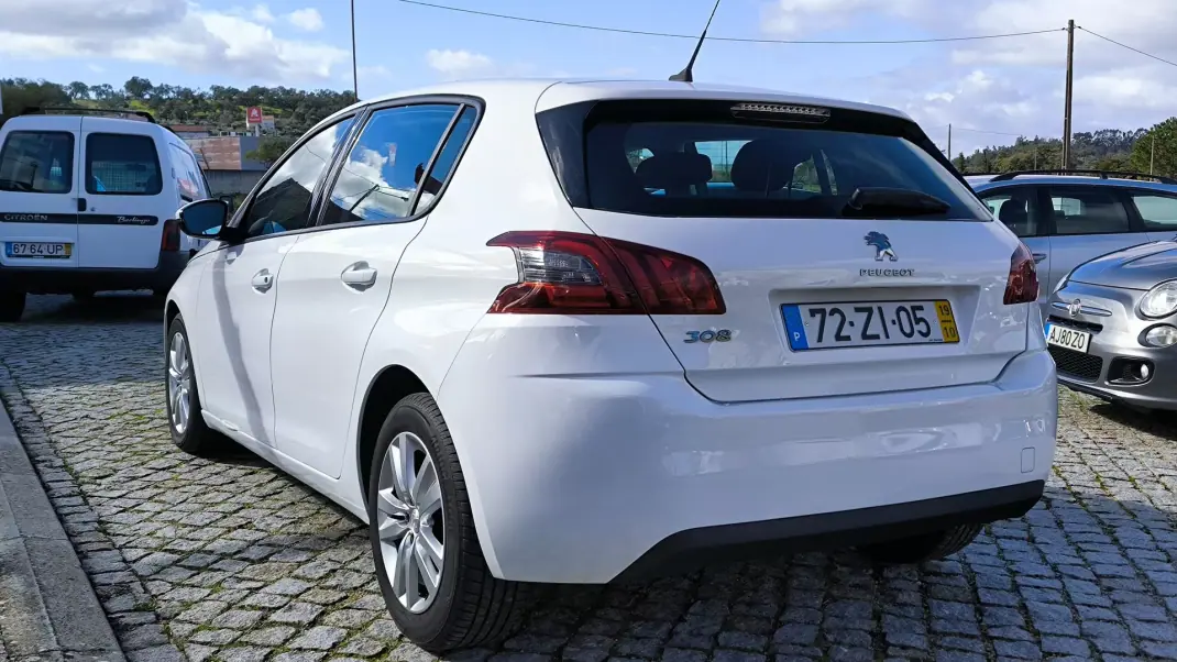 Peugeot 308 2019 - 11950 EUR, 92533 km - AUTO.MOTO.pt - 92533km - foto 6 de 8