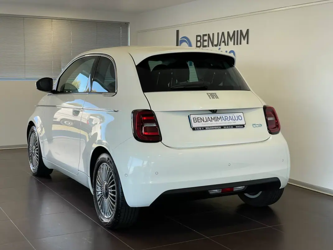 Fiat 500e 2024 - 24750 EUR, 18176 km - AUTO.MOTO.pt - 18176km - foto 3 de 16