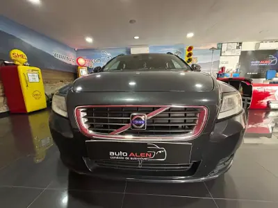 Volvo V50 2010 - 7500 EUR, 228247 km - AUTO.MOTO.pt - 228247km - foto 2 de 18