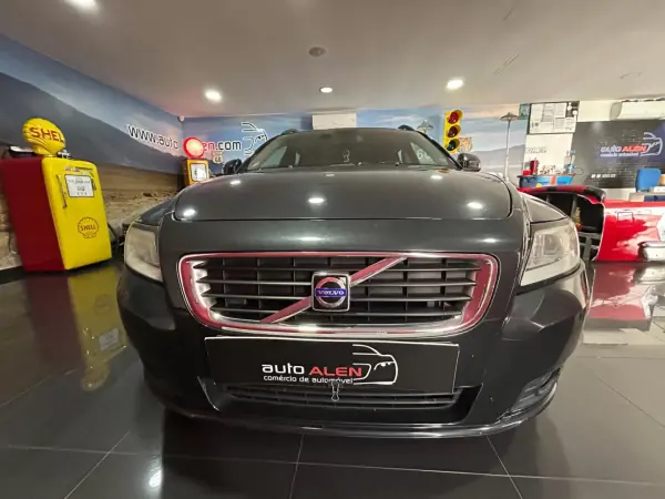 Volvo V50 2010 - 7500 EUR, 228247 km - AUTO.MOTO.pt - 228247km - foto 2 de 18