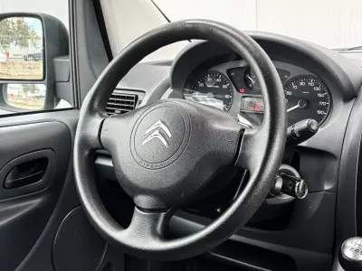 Citroën Jumpy 2015 - 16900 EUR, 135000 km - AUTO.MOTO.pt - 135000km - foto 17 de 39