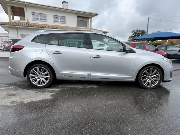 Renault Mégane Sport Tourer 2014 - 7750 EUR, 250000 km - AUTO.MOTO.pt - 250000km - foto 4 de 47