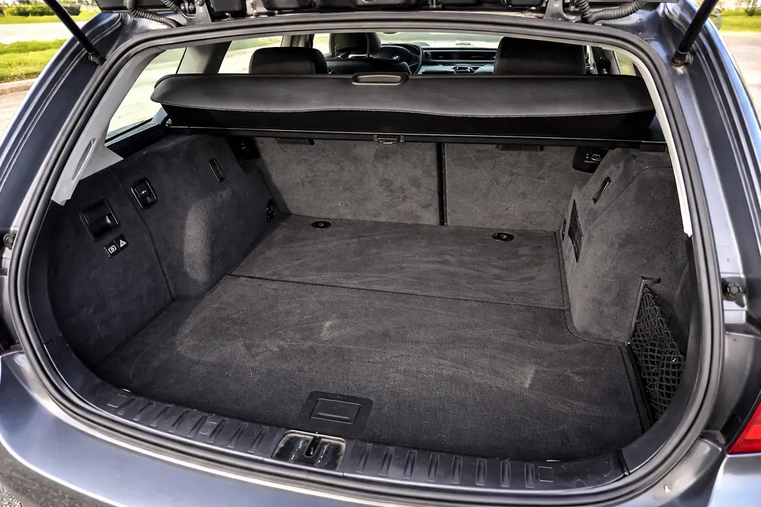 BMW 318 2010 - 7750 EUR, 350000 km - AUTO.MOTO.pt - 350000km - foto 5 de 11