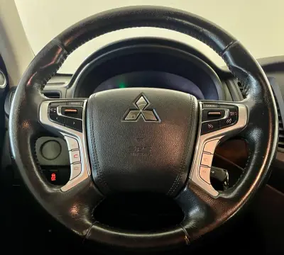 Mitsubishi L200 2022 - 32500 EUR, 31000 km - AUTO.MOTO.pt - 31000km - foto 12 de 26