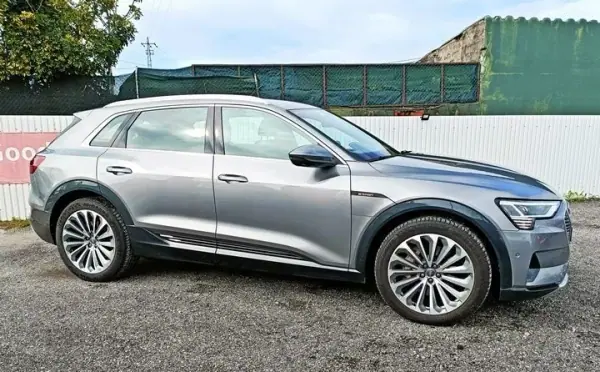 Audi e-tron 2020 - 31000 EUR, 110869 km - AUTO.MOTO.pt - 110869km - foto 9 de 29