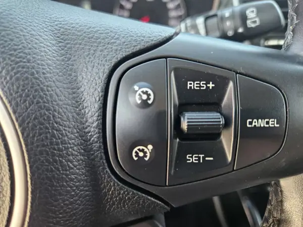 Kia Carens 2018 - 17700 EUR, 104900 km - AUTO.MOTO.pt - 104900km - foto 45 de 52