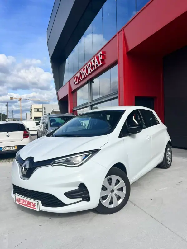 Renault Zoe 2021 - 20000 EUR, 29355 km - AUTO.MOTO.pt - 29355km - foto 3 de 21
