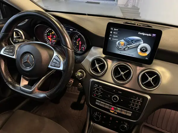 Mercedes-Benz CLA 200 2018 - 20990 EUR, 165000 km - AUTO.MOTO.pt - 165000km - foto 20 de 33