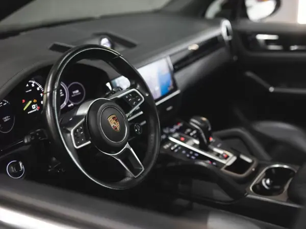 Porsche Cayenne 2018 - 57990 EUR, 119000 km - AUTO.MOTO.pt - 119000km - foto 14 de 24