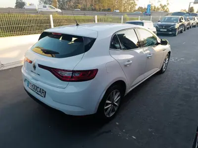 Renault Mégane 2019 - 12900 EUR, 192111 km - AUTO.MOTO.pt - 192111km - foto 9 de 26