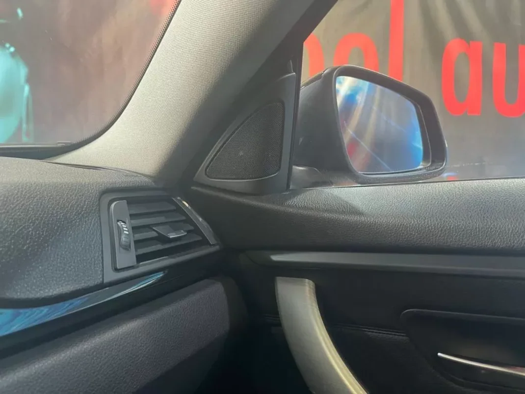 BMW 420 Gran Coupé 2016 - 22999 EUR, 160000 km - AUTO.MOTO.pt - 160000km - foto 52 de 54