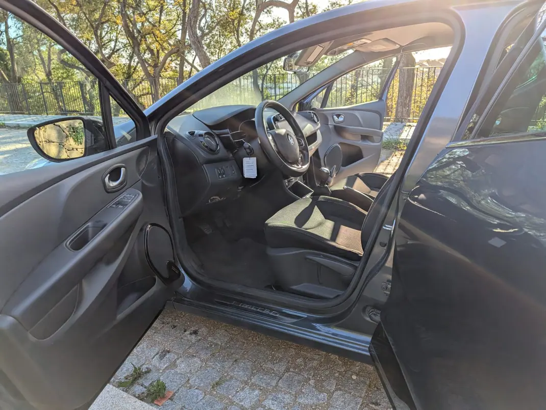 Renault Clio 2018 - 10500 EUR, 69000 km - AUTO.MOTO.pt - 69000km - foto 16 de 19