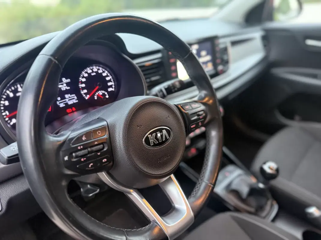 Kia Rio 2018 - 10999 EUR, 90000 km - AUTO.MOTO.pt - 90000km - foto 9 de 15