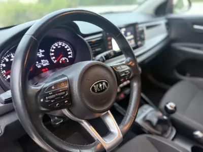 Kia Rio 2018 - 10999 EUR, 90000 km - AUTO.MOTO.pt - 90000km - foto 9 de 15