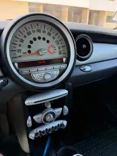 MINI One 2009 - 5500 EUR, 118000 km - AUTO.MOTO.pt - 118000km - foto 5 de 14