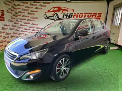 Peugeot 308 2015 - 12500 EUR, 144858 km - AUTO.MOTO.pt - 144858km - foto 12 de 73