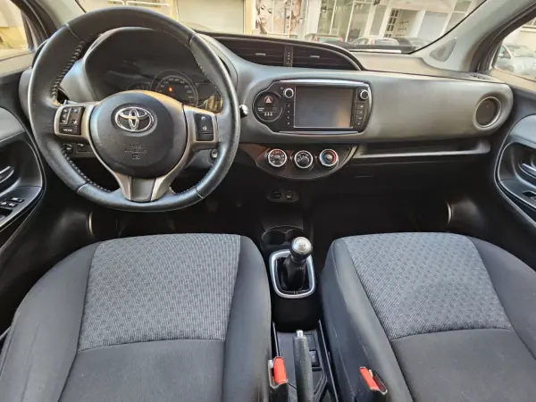 Toyota Yaris 2015 - 9900 EUR, 135279 km - 135279km - foto 5 de 12