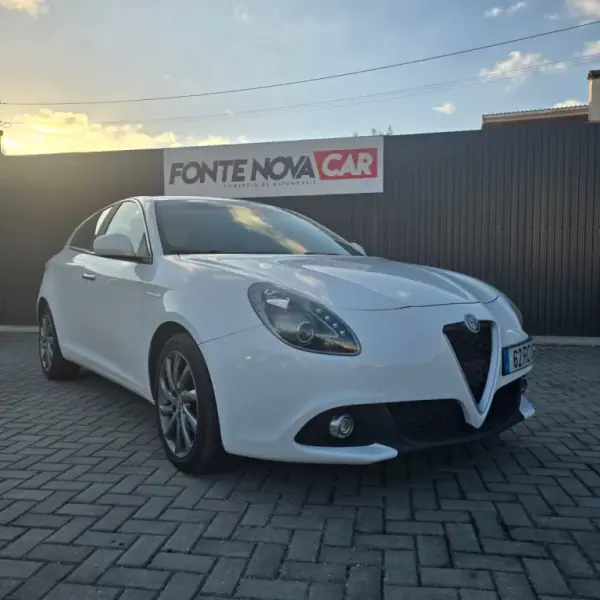 Alfa Romeo Giulietta 2016 - 10950 EUR, 172955 km - AUTO.MOTO.pt - 172955km - foto 6 de 32