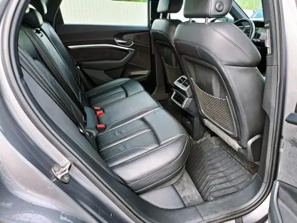 Audi e-tron 2020 - 31000 EUR, 110869 km - AUTO.MOTO.pt - 110869km - foto 21 de 29