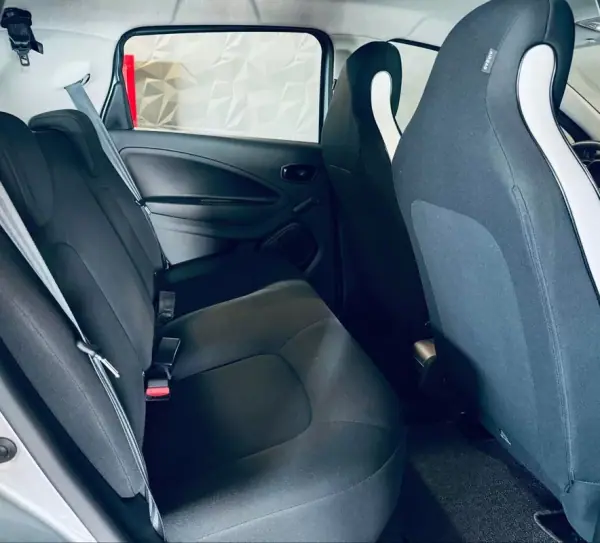 Renault Zoe 2021 - 21990 EUR, 60654 km - AUTO.MOTO.pt - 60654km - foto 13 de 26