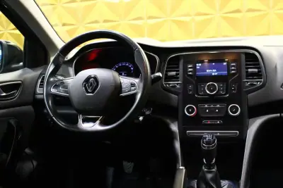 Renault Mégane Sport Tourer 2020 - 11890 EUR, 180000 km - AUTO.MOTO.pt - 180000km - foto 20 de 28